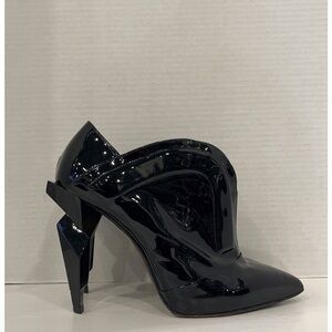 Fendi Black Patent Leather Sculpted Heel Pumps Size 37 Made in Italy